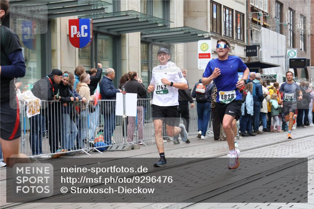 05.10.2025 - 20. swb-Marathon Bremen Strokosch-Dieckow http://msf.ph/oto/9296476 05.10.2025 13:00:59 Ziel 588, 628, 1215, 1626, 2666, 2719, 3150, 3342, 3807, 5132, 6150, 7525, 8382, 8747, 8828, 588, 628, 1215, 1626, 2666, 2719, 3150, 3342, 3807, 5132, 6150, 7525, 8382, 8747, 8828 meine-sportfotos.de