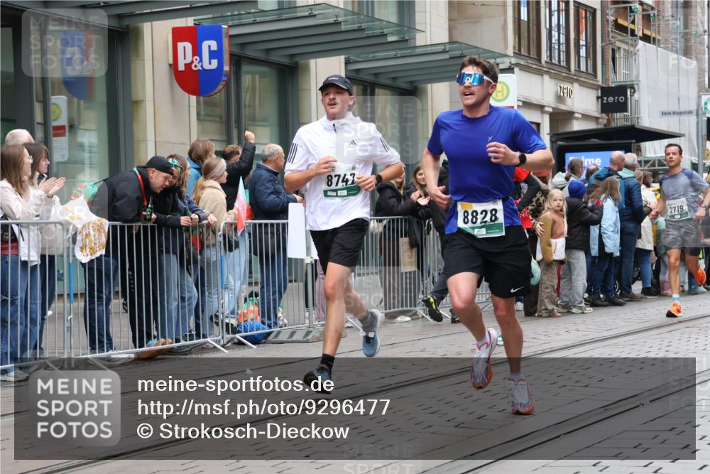 05.10.2025 - 20. swb-Marathon Bremen Strokosch-Dieckow http://msf.ph/oto/9296477 05.10.2025 13:00:59 Ziel 588, 628, 1215, 1626, 2666, 2719, 3150, 3342, 3807, 5132, 6150, 7525, 8382, 8747, 8828, 588, 628, 1215, 1626, 2666, 2719, 3150, 3342, 3807, 5132, 6150, 7525, 8382, 8747, 8828 meine-sportfotos.de