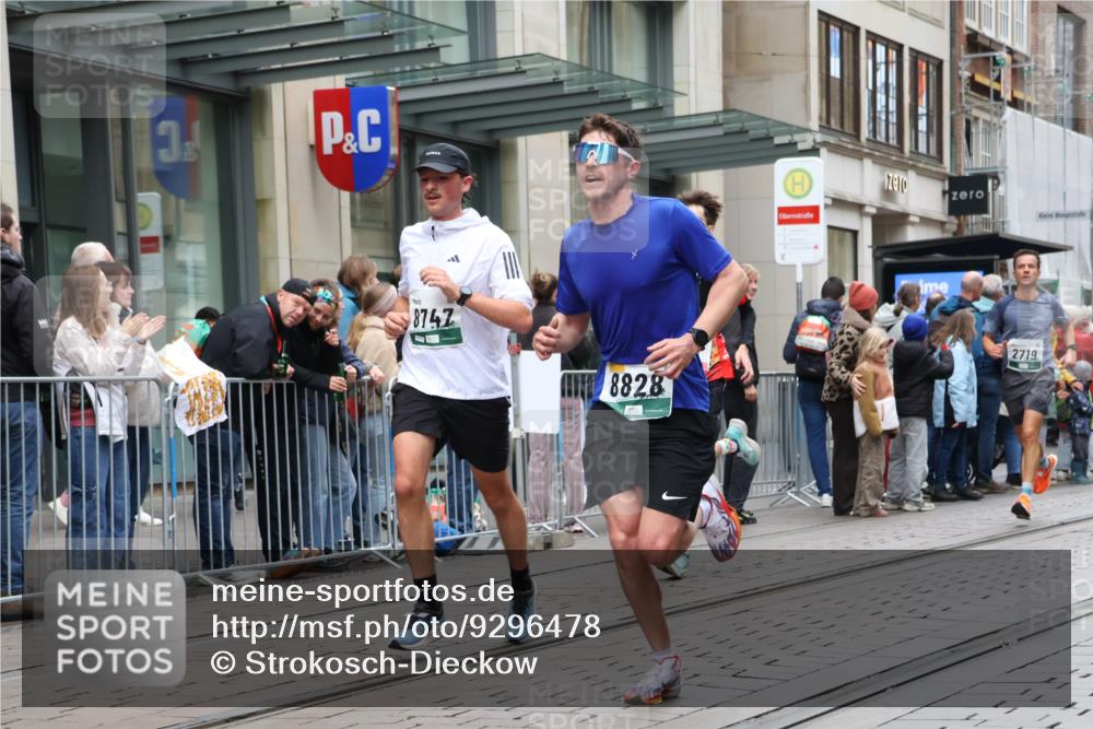 05.10.2025 - 20. swb-Marathon Bremen Strokosch-Dieckow http://msf.ph/oto/9296478 05.10.2025 13:01:00 Ziel 588, 628, 1215, 1626, 2545, 2666, 2719, 3150, 3342, 3807, 5132, 6150, 7525, 8382, 8747, 8828, 588, 628, 1215, 1626, 2545, 2666, 2719, 3150, 3342, 3807, 5132, 6150, 7525, 8382, 8747, 8828 meine-sportfotos.de