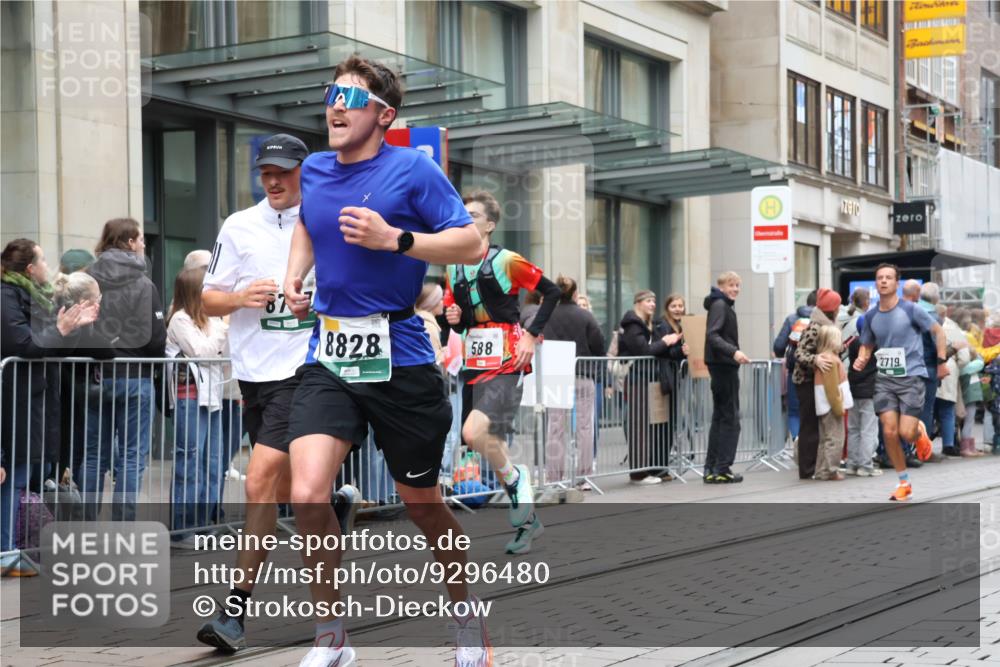 05.10.2025 - 20. swb-Marathon Bremen Strokosch-Dieckow http://msf.ph/oto/9296480 05.10.2025 13:01:00 Ziel 588, 628, 1215, 1626, 2545, 2666, 2719, 3150, 3342, 3807, 5132, 6150, 7525, 8382, 8747, 8828, 588, 628, 1215, 1626, 2545, 2666, 2719, 3150, 3342, 3807, 5132, 6150, 7525, 8382, 8747, 8828 meine-sportfotos.de