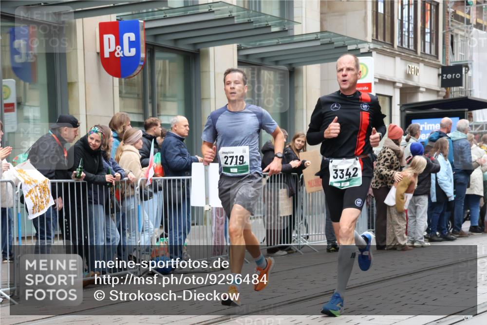 05.10.2025 - 20. swb-Marathon Bremen Strokosch-Dieckow http://msf.ph/oto/9296484 05.10.2025 13:01:02 Ziel 1626, 2545, 2666, 2719, 3150, 3342, 3807, 5132, 6150, 7525, 8747, 8828, 1626, 2545, 2666, 2719, 3150, 3342, 3807, 5132, 6150, 7525, 8747, 8828 meine-sportfotos.de
