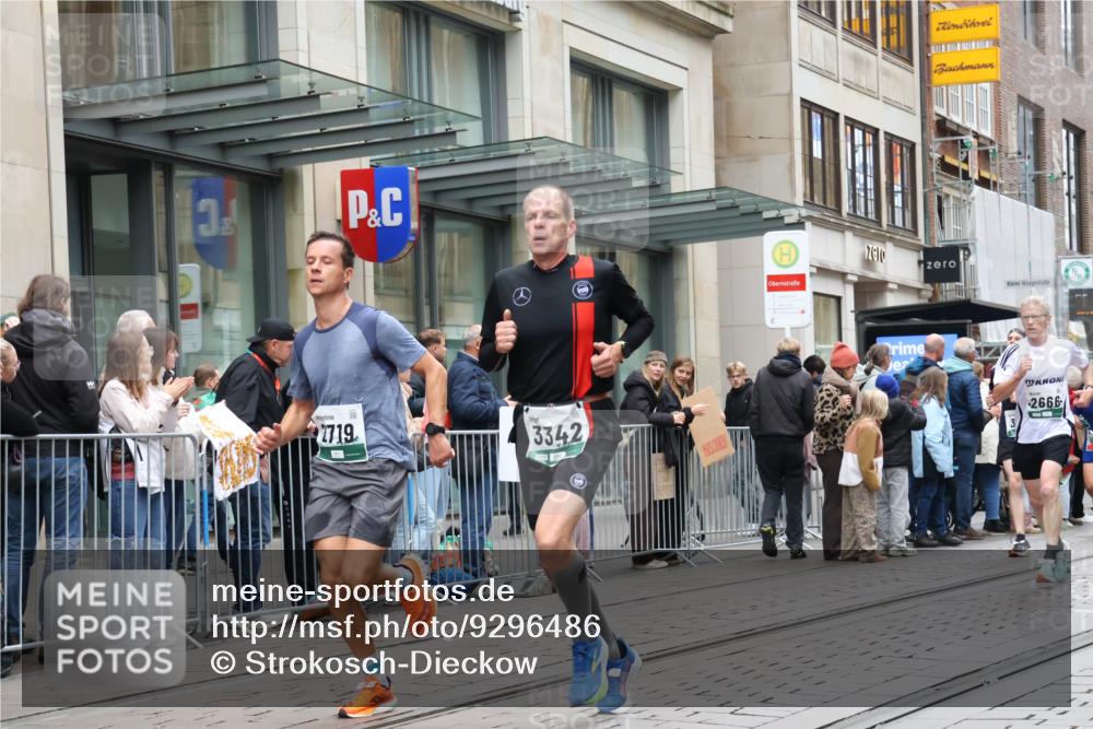 05.10.2025 - 20. swb-Marathon Bremen Strokosch-Dieckow http://msf.ph/oto/9296486 05.10.2025 13:01:02 Ziel 1626, 2545, 2666, 2719, 3150, 3342, 3807, 5132, 6150, 7525, 8747, 8828, 1626, 2545, 2666, 2719, 3150, 3342, 3807, 5132, 6150, 7525, 8747, 8828 meine-sportfotos.de