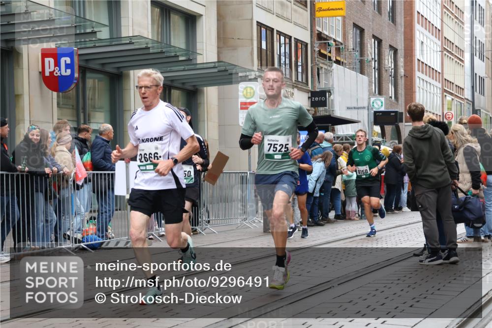 05.10.2025 - 20. swb-Marathon Bremen Strokosch-Dieckow http://msf.ph/oto/9296491 05.10.2025 13:01:04 Ziel 1626, 2545, 2666, 2719, 3150, 3342, 3807, 5132, 6150, 7525, 8747, 1626, 2545, 2666, 2719, 3150, 3342, 3807, 5132, 6150, 7525, 8747 meine-sportfotos.de