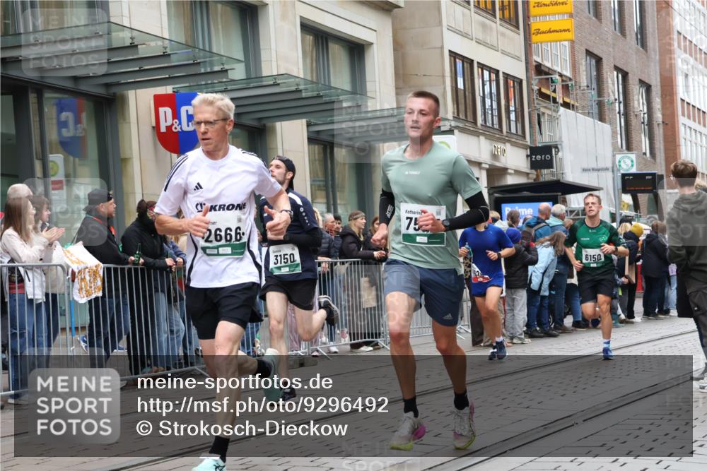 05.10.2025 - 20. swb-Marathon Bremen Strokosch-Dieckow http://msf.ph/oto/9296492 05.10.2025 13:01:04 Ziel 1626, 2545, 2666, 2719, 3150, 3342, 3807, 5132, 6150, 7525, 8747, 1626, 2545, 2666, 2719, 3150, 3342, 3807, 5132, 6150, 7525, 8747 meine-sportfotos.de