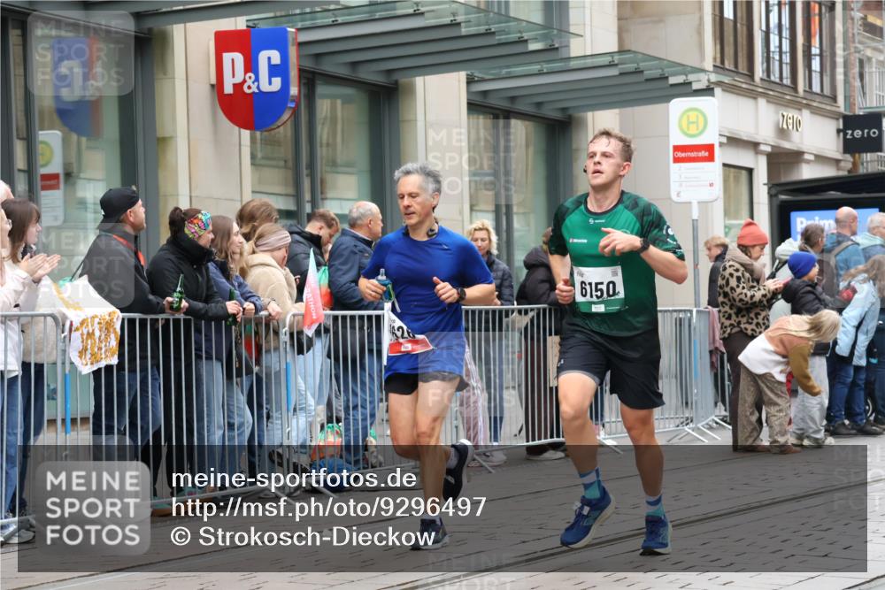 05.10.2025 - 20. swb-Marathon Bremen Strokosch-Dieckow http://msf.ph/oto/9296497 05.10.2025 13:01:06 Ziel 1042, 1626, 2284, 2545, 2666, 2719, 3150, 3342, 3807, 5132, 6150, 7525, 1042, 1626, 2284, 2545, 2666, 2719, 3150, 3342, 3807, 5132, 6150, 7525 meine-sportfotos.de