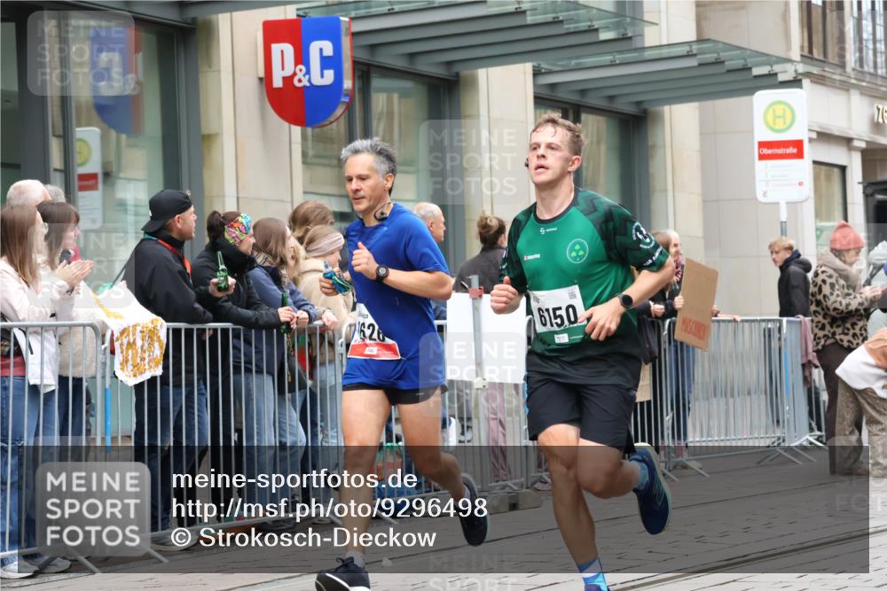 05.10.2025 - 20. swb-Marathon Bremen Strokosch-Dieckow http://msf.ph/oto/9296498 05.10.2025 13:01:06 Ziel 1042, 1626, 2284, 2545, 2666, 2719, 3150, 3342, 3807, 5132, 6150, 7525, 1042, 1626, 2284, 2545, 2666, 2719, 3150, 3342, 3807, 5132, 6150, 7525 meine-sportfotos.de