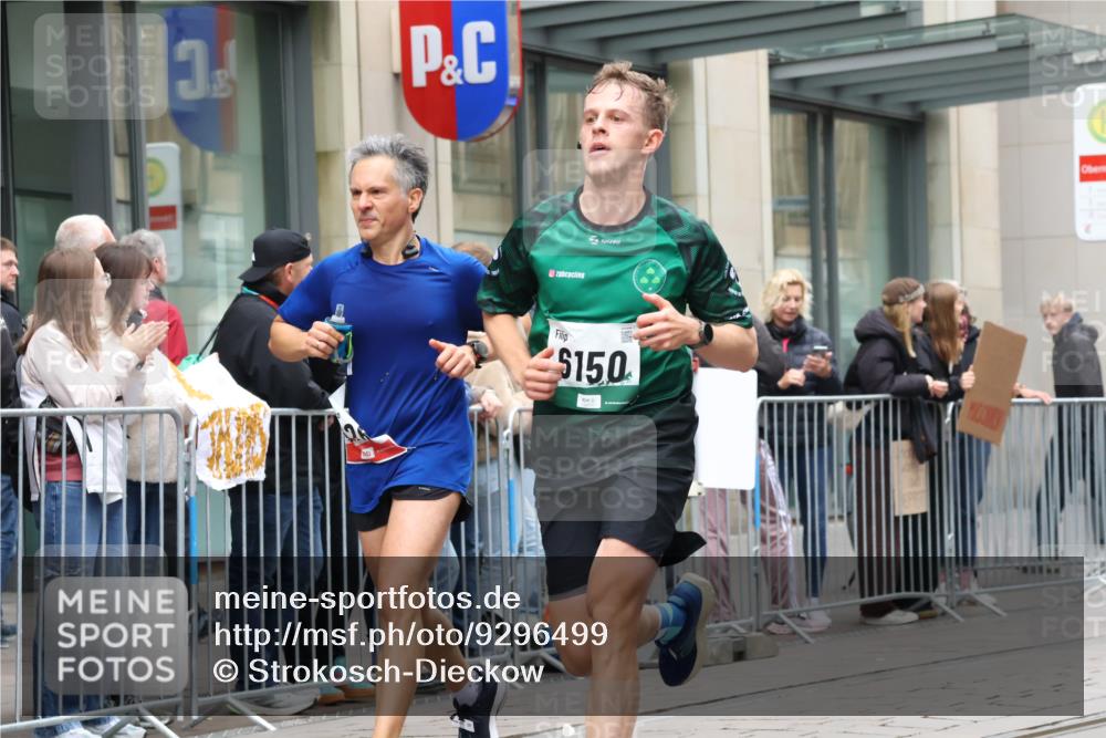 05.10.2025 - 20. swb-Marathon Bremen Strokosch-Dieckow http://msf.ph/oto/9296499 05.10.2025 13:01:06 Ziel 1042, 1626, 2284, 2545, 2666, 2719, 3150, 3342, 3807, 5132, 6150, 7525, 1042, 1626, 2284, 2545, 2666, 2719, 3150, 3342, 3807, 5132, 6150, 7525 meine-sportfotos.de