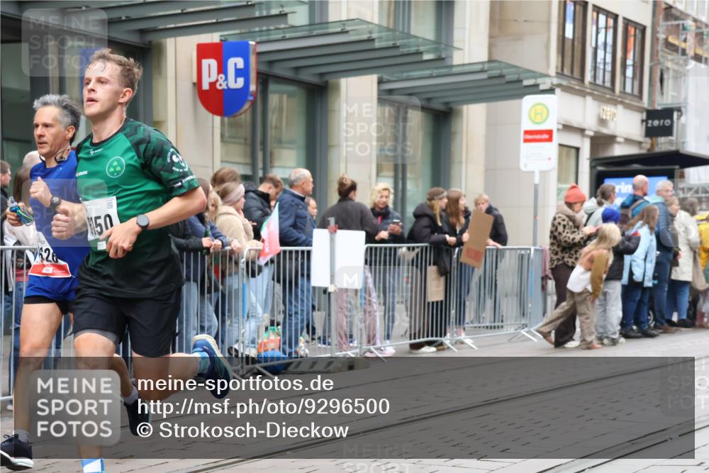05.10.2025 - 20. swb-Marathon Bremen Strokosch-Dieckow http://msf.ph/oto/9296500 05.10.2025 13:01:06 Ziel 1042, 1626, 2284, 2545, 2666, 2719, 3150, 3342, 3807, 5132, 6150, 7525, 1042, 1626, 2284, 2545, 2666, 2719, 3150, 3342, 3807, 5132, 6150, 7525 meine-sportfotos.de