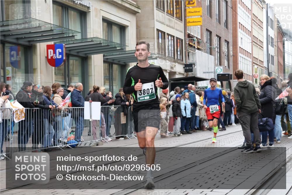 05.10.2025 - 20. swb-Marathon Bremen Strokosch-Dieckow http://msf.ph/oto/9296505 05.10.2025 13:01:09 Ziel 1042, 1626, 2284, 2545, 3807, 4571, 5132, 6150, 8169, 1042, 1626, 2284, 2545, 3807, 4571, 5132, 6150, 8169 meine-sportfotos.de
