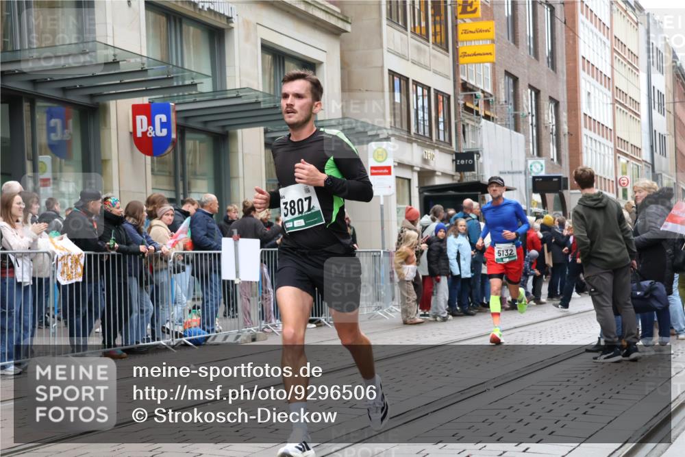 05.10.2025 - 20. swb-Marathon Bremen Strokosch-Dieckow http://msf.ph/oto/9296506 05.10.2025 13:01:09 Ziel 1042, 1626, 2284, 2545, 3807, 4571, 5132, 6150, 8169, 1042, 1626, 2284, 2545, 3807, 4571, 5132, 6150, 8169 meine-sportfotos.de
