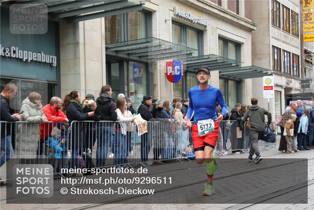 05.10.2025 - 20. swb-Marathon Bremen Strokosch-Dieckow http://msf.ph/oto/9296511 05.10.2025 13:01:11 Ziel 1042, 1626, 2284, 2545, 3807, 4571, 5132, 6302, 8169, 1042, 1626, 2284, 2545, 3807, 4571, 5132, 6302, 8169 meine-sportfotos.de