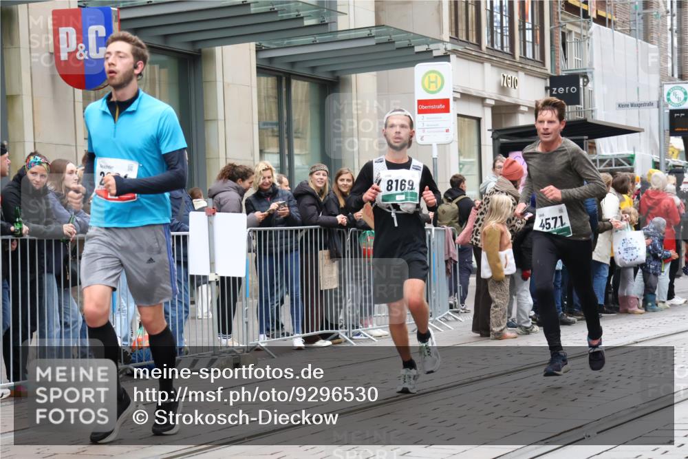 05.10.2025 - 20. swb-Marathon Bremen Strokosch-Dieckow http://msf.ph/oto/9296530 05.10.2025 13:01:26 Ziel 1042, 1745, 1992, 2062, 2284, 3218, 4571, 6302, 7440, 8169, 1042, 1745, 1992, 2062, 2284, 3218, 4571, 6302, 7440, 8169 meine-sportfotos.de