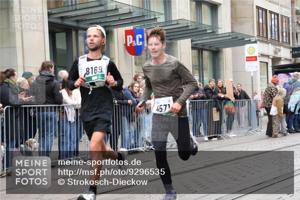 05.10.2025 - 20. swb-Marathon Bremen Strokosch-Dieckow http://msf.ph/oto/9296535 05.10.2025 13:01:27 Ziel 1042, 1745, 1992, 2062, 2284, 3218, 4571, 6302, 7440, 8169, 1042, 1745, 1992, 2062, 2284, 3218, 4571, 6302, 7440, 8169 meine-sportfotos.de