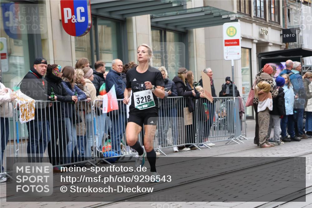 05.10.2025 - 20. swb-Marathon Bremen Strokosch-Dieckow http://msf.ph/oto/9296543 05.10.2025 13:01:37 Ziel 1745, 1992, 2062, 3218, 4988, 7440, 1745, 1992, 2062, 3218, 4988, 7440 meine-sportfotos.de
