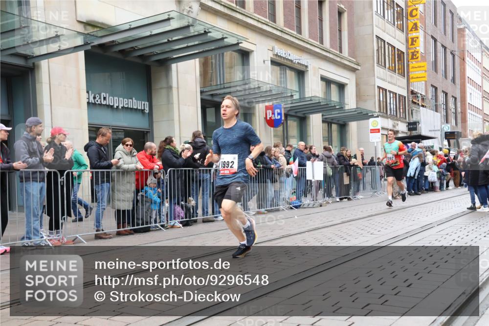 05.10.2025 - 20. swb-Marathon Bremen Strokosch-Dieckow http://msf.ph/oto/9296548 05.10.2025 13:01:40 Ziel 1745, 1992, 2062, 3218, 4988, 1745, 1992, 2062, 3218, 4988 meine-sportfotos.de