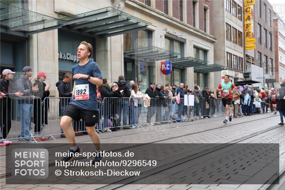 05.10.2025 - 20. swb-Marathon Bremen Strokosch-Dieckow http://msf.ph/oto/9296549 05.10.2025 13:01:41 Ziel 1745, 1992, 2062, 3218, 4988, 1745, 1992, 2062, 3218, 4988 meine-sportfotos.de