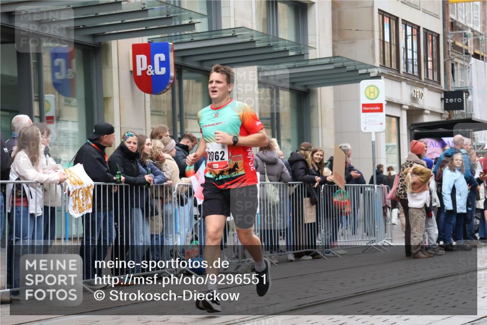 05.10.2025 - 20. swb-Marathon Bremen Strokosch-Dieckow http://msf.ph/oto/9296551 05.10.2025 13:01:42 Ziel 1745, 1992, 2062, 3218, 4988, 1745, 1992, 2062, 3218, 4988 meine-sportfotos.de