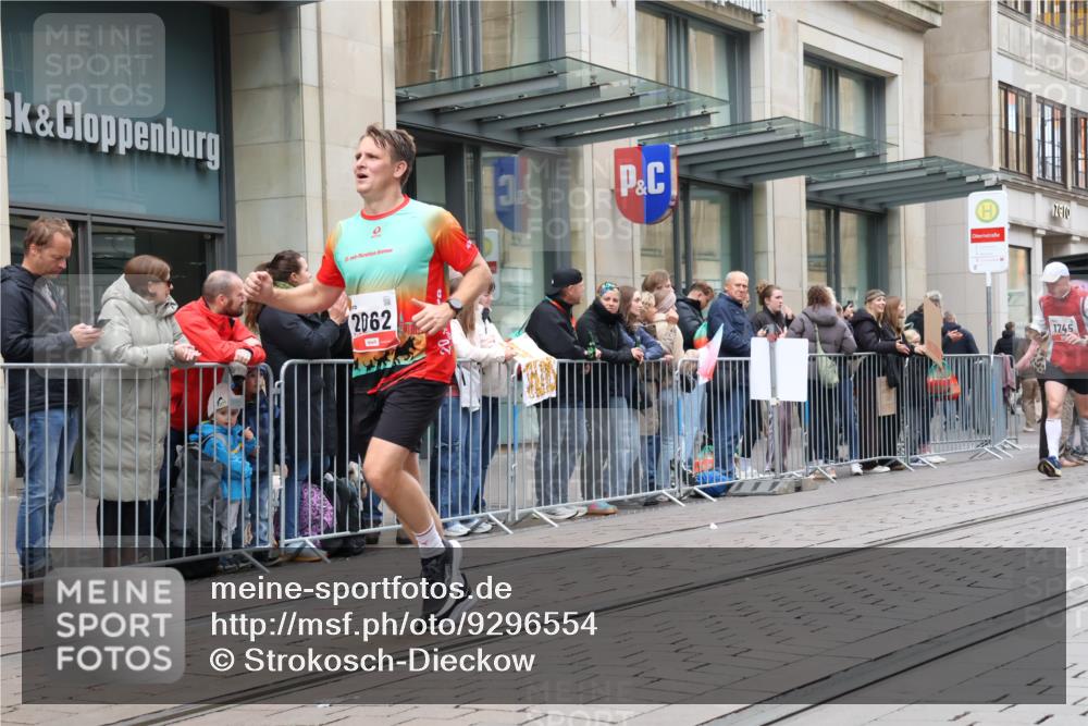 05.10.2025 - 20. swb-Marathon Bremen Strokosch-Dieckow http://msf.ph/oto/9296554 05.10.2025 13:01:42 Ziel 1745, 1992, 2062, 3218, 4988, 1745, 1992, 2062, 3218, 4988 meine-sportfotos.de