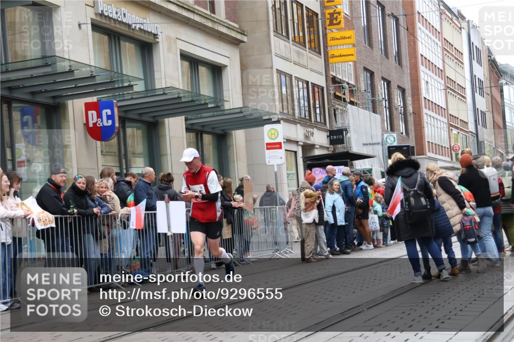 05.10.2025 - 20. swb-Marathon Bremen Strokosch-Dieckow http://msf.ph/oto/9296555 05.10.2025 13:01:44 Ziel 1745, 2062, 4988, 1745, 2062, 4988 meine-sportfotos.de
