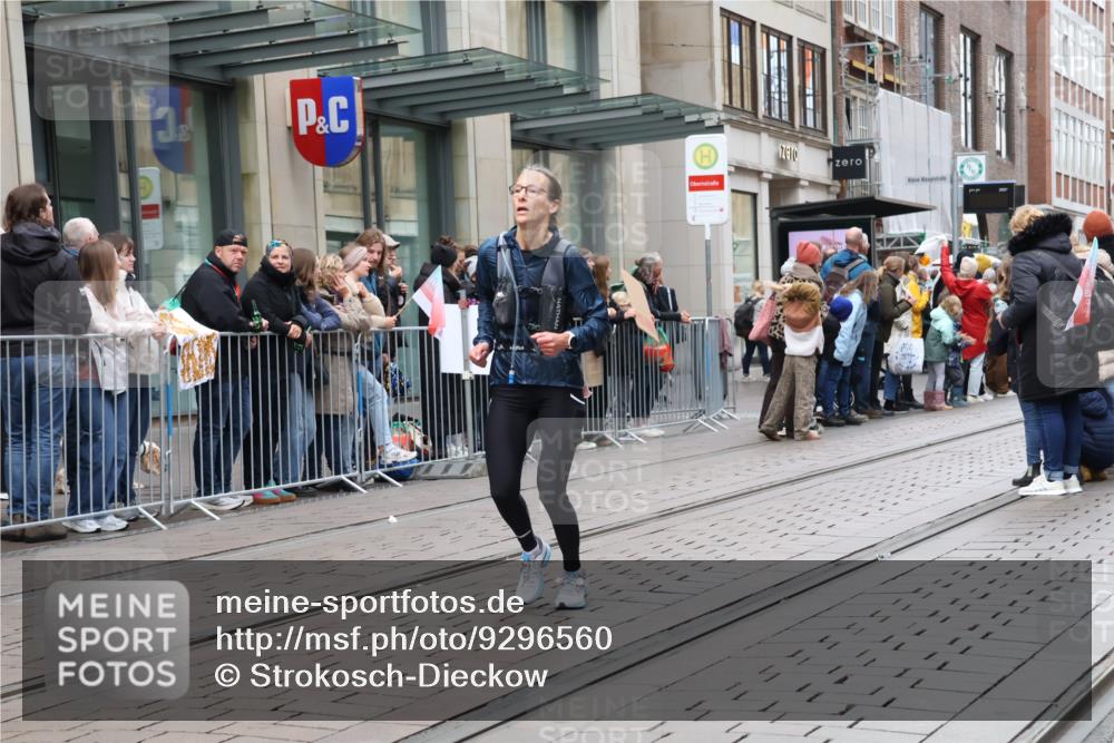05.10.2025 - 20. swb-Marathon Bremen Strokosch-Dieckow http://msf.ph/oto/9296560 05.10.2025 13:02:10 Ziel 662, 1810, 3327, 6849, 7028, 7170, 662, 1810, 3327, 6849, 7028, 7170 meine-sportfotos.de