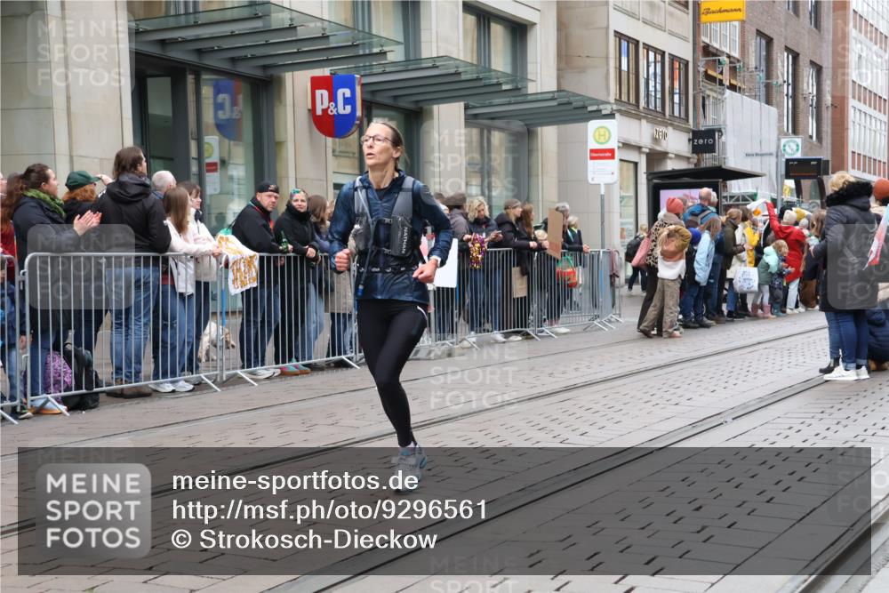 05.10.2025 - 20. swb-Marathon Bremen Strokosch-Dieckow http://msf.ph/oto/9296561 05.10.2025 13:02:10 Ziel 662, 1810, 3327, 6849, 7028, 7170, 662, 1810, 3327, 6849, 7028, 7170 meine-sportfotos.de