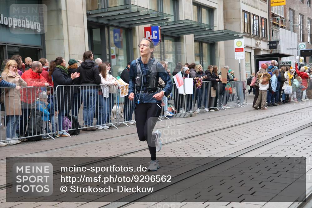 05.10.2025 - 20. swb-Marathon Bremen Strokosch-Dieckow http://msf.ph/oto/9296562 05.10.2025 13:02:11 Ziel 662, 1810, 3327, 6849, 7028, 7170, 662, 1810, 3327, 6849, 7028, 7170 meine-sportfotos.de
