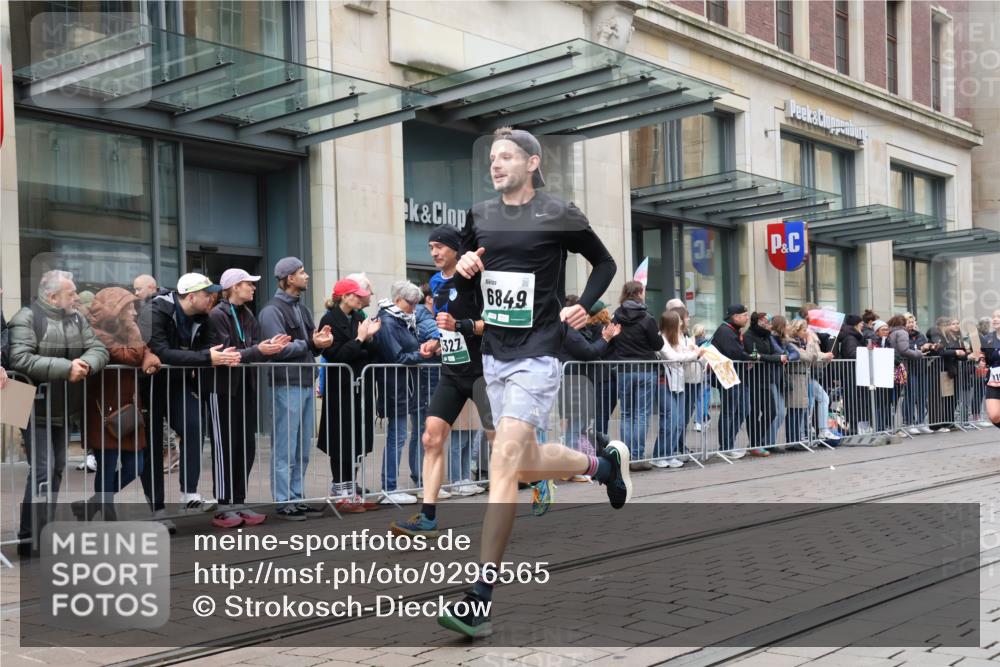 05.10.2025 - 20. swb-Marathon Bremen Strokosch-Dieckow http://msf.ph/oto/9296565 05.10.2025 13:02:17 Ziel 539, 662, 1810, 3054, 3327, 4274, 6849, 7028, 7170, 539, 662, 1810, 3054, 3327, 4274, 6849, 7028, 7170 meine-sportfotos.de