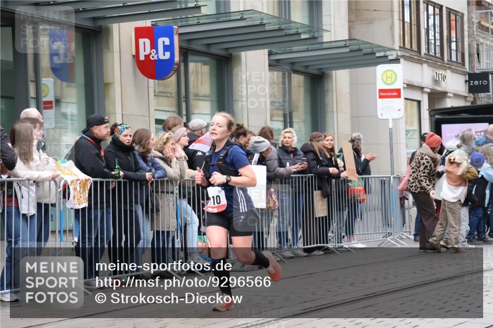 05.10.2025 - 20. swb-Marathon Bremen Strokosch-Dieckow http://msf.ph/oto/9296566 05.10.2025 13:02:18 Ziel 539, 662, 1810, 3054, 3327, 4274, 6849, 7028, 7170, 539, 662, 1810, 3054, 3327, 4274, 6849, 7028, 7170 meine-sportfotos.de