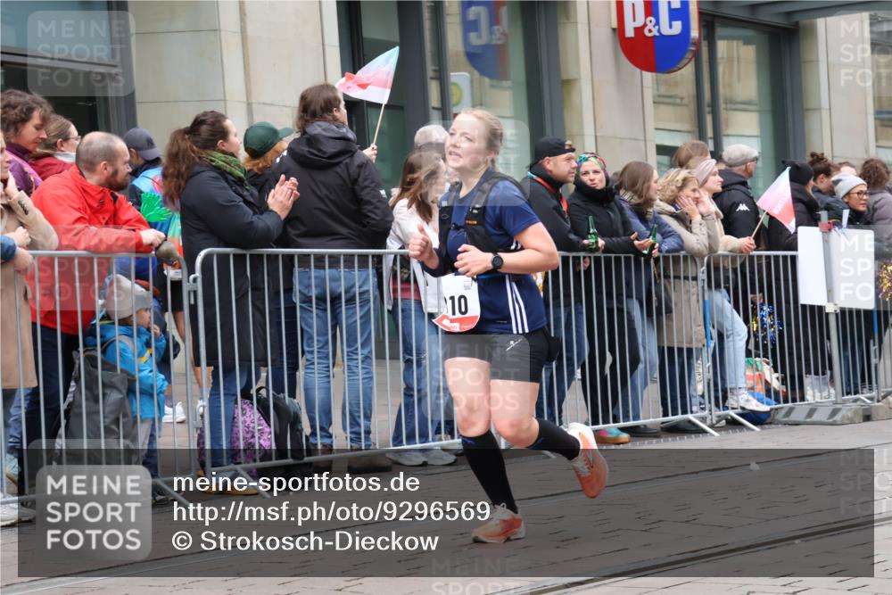 05.10.2025 - 20. swb-Marathon Bremen Strokosch-Dieckow http://msf.ph/oto/9296569 05.10.2025 13:02:18 Ziel 539, 662, 1810, 3054, 3327, 4274, 6849, 7028, 7170, 539, 662, 1810, 3054, 3327, 4274, 6849, 7028, 7170 meine-sportfotos.de