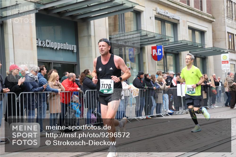 05.10.2025 - 20. swb-Marathon Bremen Strokosch-Dieckow http://msf.ph/oto/9296572 05.10.2025 13:02:25 Ziel 288, 539, 1810, 2585, 3054, 3381, 4274, 7028, 7170, 288, 539, 1810, 2585, 3054, 3381, 4274, 7028, 7170 meine-sportfotos.de