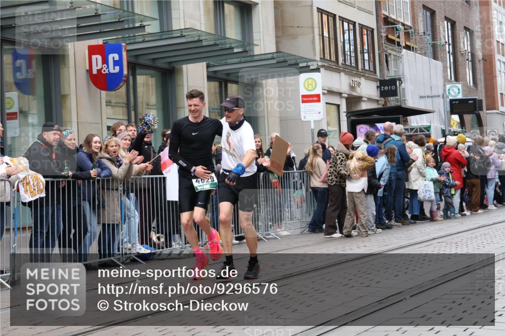 05.10.2025 - 20. swb-Marathon Bremen Strokosch-Dieckow http://msf.ph/oto/9296576 05.10.2025 13:02:28 Ziel 288, 539, 2585, 3054, 3197, 3381, 4274, 7028, 7170, 288, 539, 2585, 3054, 3197, 3381, 4274, 7028, 7170 meine-sportfotos.de