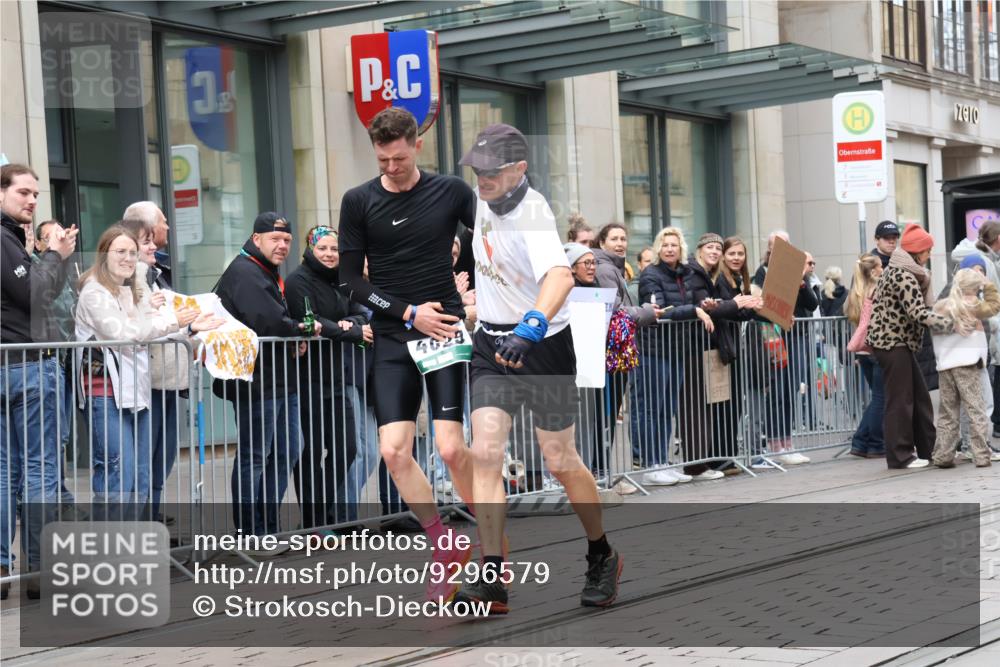 05.10.2025 - 20. swb-Marathon Bremen Strokosch-Dieckow http://msf.ph/oto/9296579 05.10.2025 13:02:29 Ziel 288, 539, 2585, 3054, 3197, 3381, 4274, 7028, 7170, 288, 539, 2585, 3054, 3197, 3381, 4274, 7028, 7170 meine-sportfotos.de