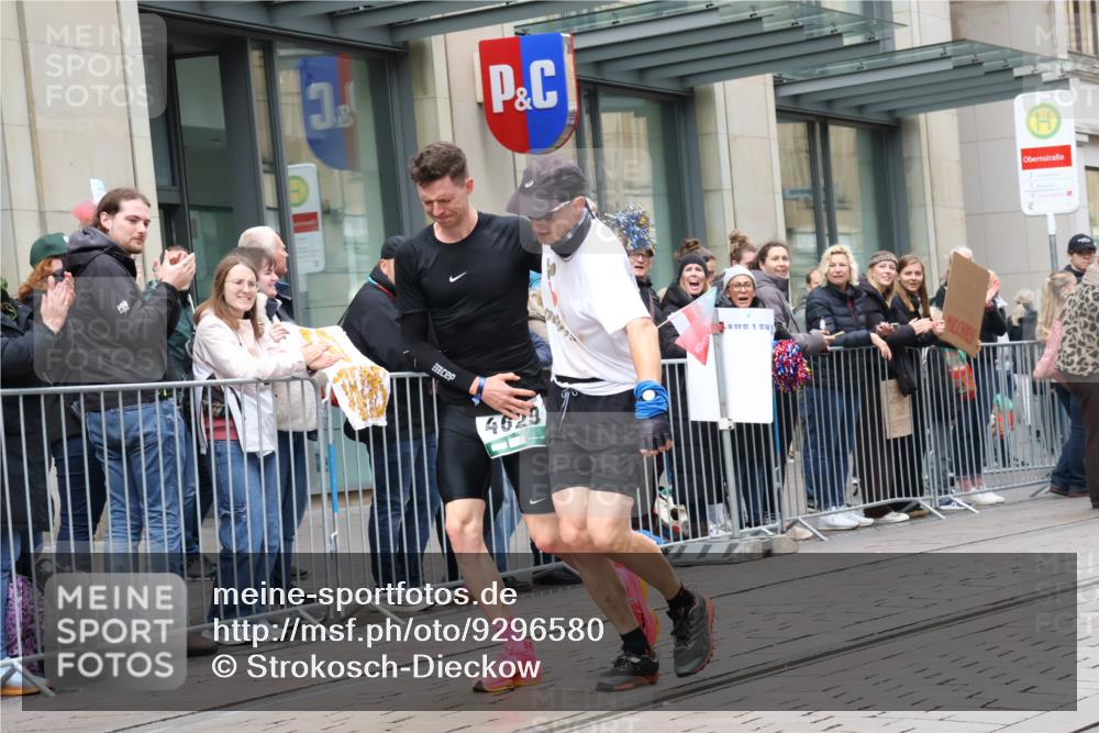 05.10.2025 - 20. swb-Marathon Bremen Strokosch-Dieckow http://msf.ph/oto/9296580 05.10.2025 13:02:29 Ziel 288, 539, 2585, 3054, 3197, 3381, 4274, 7028, 7170, 288, 539, 2585, 3054, 3197, 3381, 4274, 7028, 7170 meine-sportfotos.de