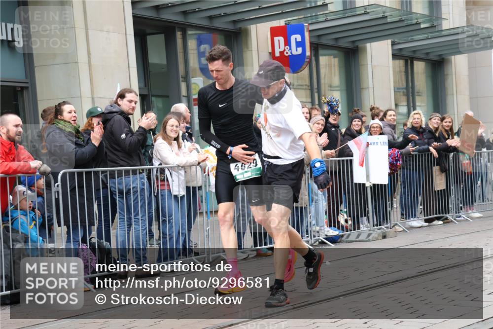 05.10.2025 - 20. swb-Marathon Bremen Strokosch-Dieckow http://msf.ph/oto/9296581 05.10.2025 13:02:29 Ziel 288, 539, 2585, 3054, 3197, 3381, 4274, 7028, 7170, 288, 539, 2585, 3054, 3197, 3381, 4274, 7028, 7170 meine-sportfotos.de