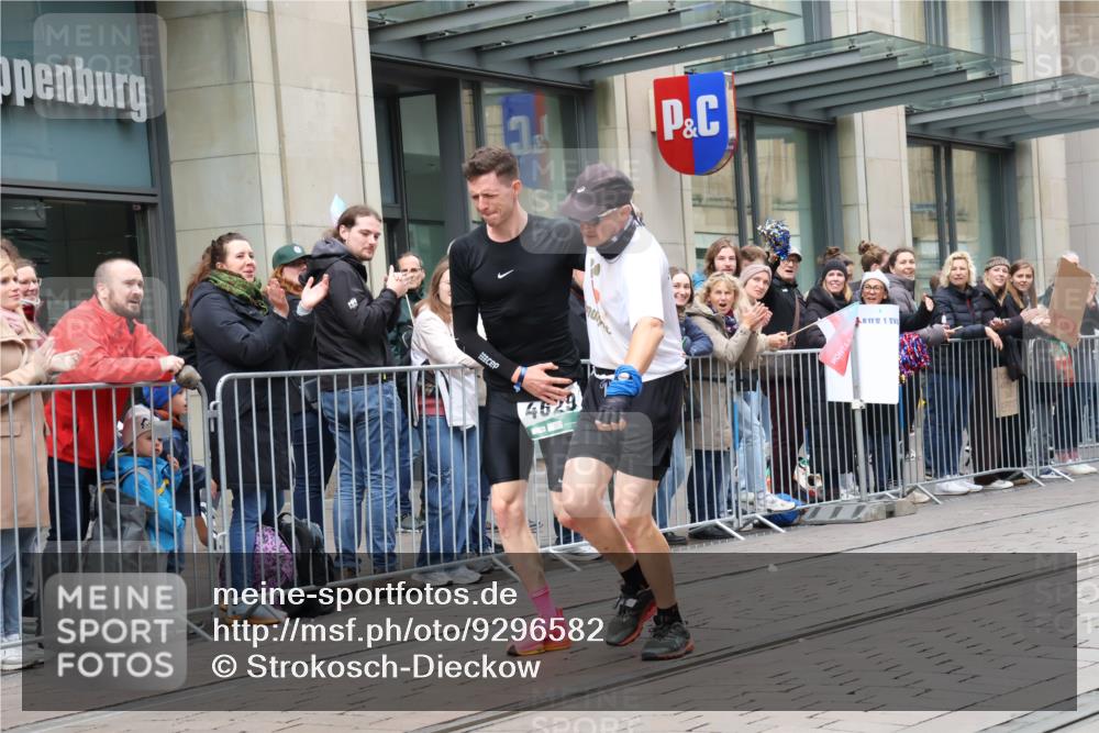 05.10.2025 - 20. swb-Marathon Bremen Strokosch-Dieckow http://msf.ph/oto/9296582 05.10.2025 13:02:30 Ziel 288, 539, 2585, 3054, 3197, 3381, 4274, 7028, 7170, 288, 539, 2585, 3054, 3197, 3381, 4274, 7028, 7170 meine-sportfotos.de