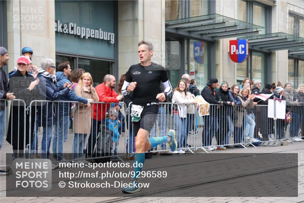 05.10.2025 - 20. swb-Marathon Bremen Strokosch-Dieckow http://msf.ph/oto/9296589 05.10.2025 13:02:34 Ziel 45, 288, 539, 2141, 2585, 2939, 3054, 3197, 3381, 4274, 4629, 45, 288, 539, 2141, 2585, 2939, 3054, 3197, 3381, 4274, 4629 meine-sportfotos.de