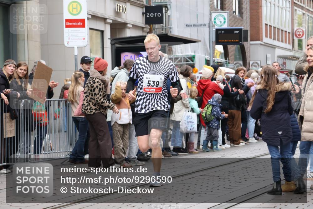 05.10.2025 - 20. swb-Marathon Bremen Strokosch-Dieckow http://msf.ph/oto/9296590 05.10.2025 13:02:36 Ziel 45, 288, 539, 2141, 2585, 2939, 3054, 3197, 3381, 4274, 4629, 7675, 45, 288, 539, 2141, 2585, 2939, 3054, 3197, 3381, 4274, 4629, 7675 meine-sportfotos.de