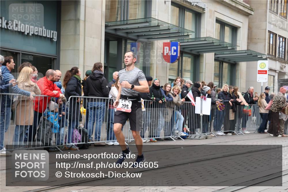 05.10.2025 - 20. swb-Marathon Bremen Strokosch-Dieckow http://msf.ph/oto/9296605 05.10.2025 13:02:42 Ziel 45, 288, 539, 2036, 2141, 2585, 2939, 3197, 3381, 4629, 5831, 7675, 45, 288, 539, 2036, 2141, 2585, 2939, 3197, 3381, 4629, 5831, 7675 meine-sportfotos.de