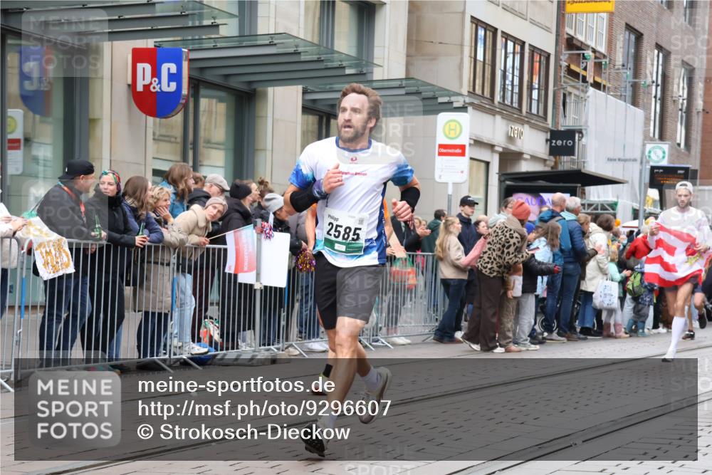 05.10.2025 - 20. swb-Marathon Bremen Strokosch-Dieckow http://msf.ph/oto/9296607 05.10.2025 13:02:45 Ziel 45, 288, 2036, 2141, 2585, 2939, 3197, 3381, 4629, 5831, 7675, 45, 288, 2036, 2141, 2585, 2939, 3197, 3381, 4629, 5831, 7675 meine-sportfotos.de
