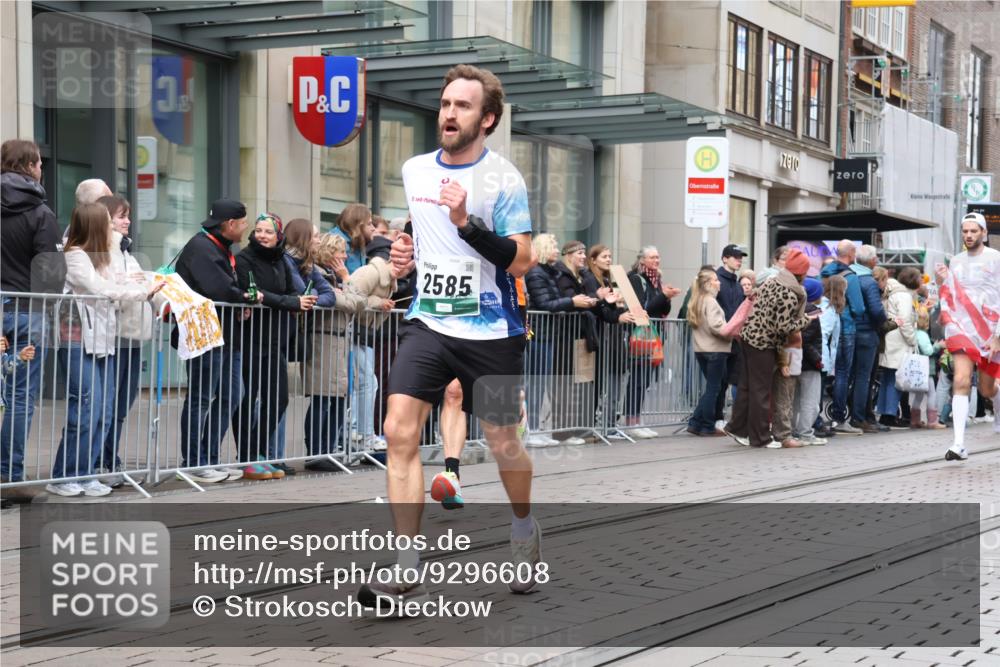 05.10.2025 - 20. swb-Marathon Bremen Strokosch-Dieckow http://msf.ph/oto/9296608 05.10.2025 13:02:45 Ziel 45, 288, 2036, 2141, 2585, 2939, 3197, 3381, 4629, 5831, 7675, 45, 288, 2036, 2141, 2585, 2939, 3197, 3381, 4629, 5831, 7675 meine-sportfotos.de