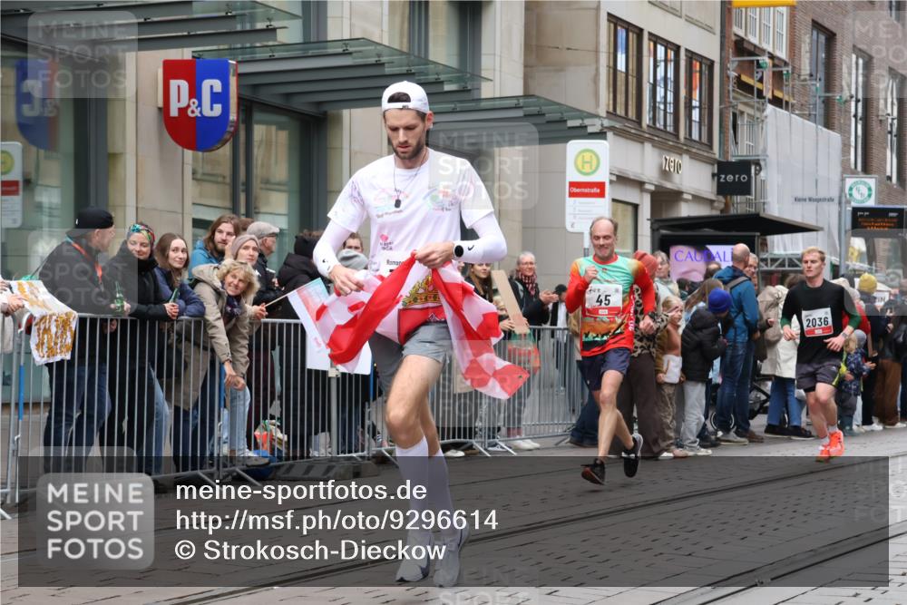 05.10.2025 - 20. swb-Marathon Bremen Strokosch-Dieckow http://msf.ph/oto/9296614 05.10.2025 13:02:47 Ziel 45, 288, 2036, 2141, 2585, 2939, 3197, 3381, 4629, 5831, 7526, 7675, 45, 288, 2036, 2141, 2585, 2939, 3197, 3381, 4629, 5831, 7526, 7675 meine-sportfotos.de