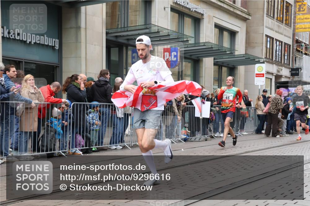 05.10.2025 - 20. swb-Marathon Bremen Strokosch-Dieckow http://msf.ph/oto/9296616 05.10.2025 13:02:48 Ziel 45, 288, 2036, 2141, 2585, 2939, 3197, 3381, 4629, 5831, 7526, 7675, 45, 288, 2036, 2141, 2585, 2939, 3197, 3381, 4629, 5831, 7526, 7675 meine-sportfotos.de