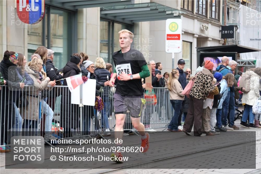 05.10.2025 - 20. swb-Marathon Bremen Strokosch-Dieckow http://msf.ph/oto/9296620 05.10.2025 13:02:50 Ziel 45, 2036, 2141, 2585, 2939, 3197, 3381, 4629, 5831, 7526, 7675, 45, 2036, 2141, 2585, 2939, 3197, 3381, 4629, 5831, 7526, 7675 meine-sportfotos.de
