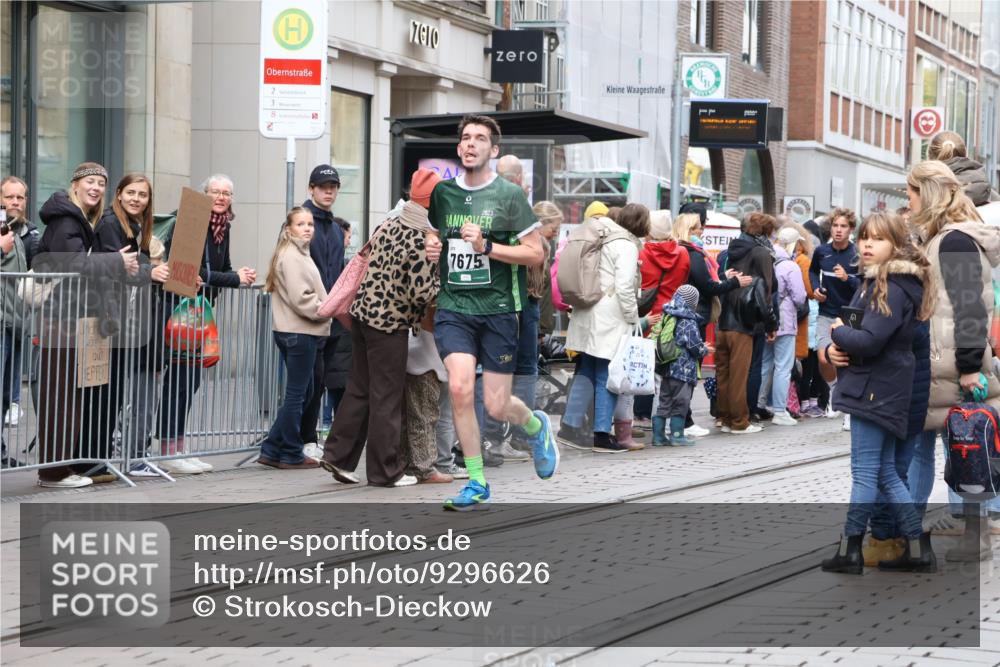 05.10.2025 - 20. swb-Marathon Bremen Strokosch-Dieckow http://msf.ph/oto/9296626 05.10.2025 13:02:53 Ziel 45, 2036, 2141, 2939, 4629, 5831, 7526, 7675, 45, 2036, 2141, 2939, 4629, 5831, 7526, 7675 meine-sportfotos.de