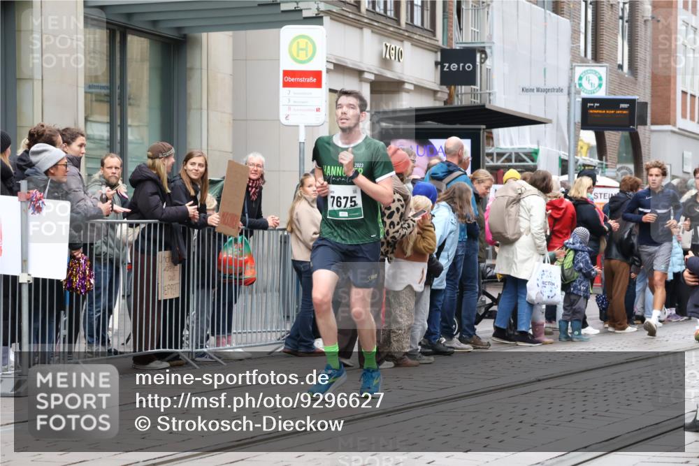05.10.2025 - 20. swb-Marathon Bremen Strokosch-Dieckow http://msf.ph/oto/9296627 05.10.2025 13:02:54 Ziel 45, 2036, 2141, 2939, 4629, 5831, 7526, 7675, 45, 2036, 2141, 2939, 4629, 5831, 7526, 7675 meine-sportfotos.de