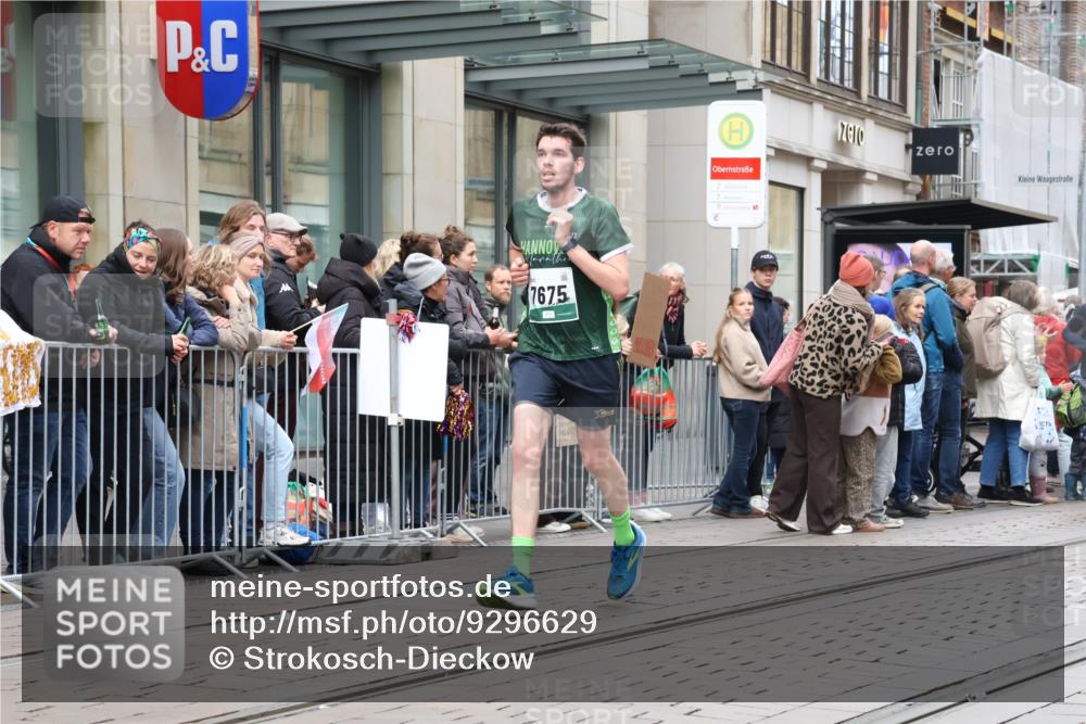 05.10.2025 - 20. swb-Marathon Bremen Strokosch-Dieckow http://msf.ph/oto/9296629 05.10.2025 13:02:55 Ziel 45, 2036, 2141, 2939, 4629, 5831, 7526, 7675, 45, 2036, 2141, 2939, 4629, 5831, 7526, 7675 meine-sportfotos.de
