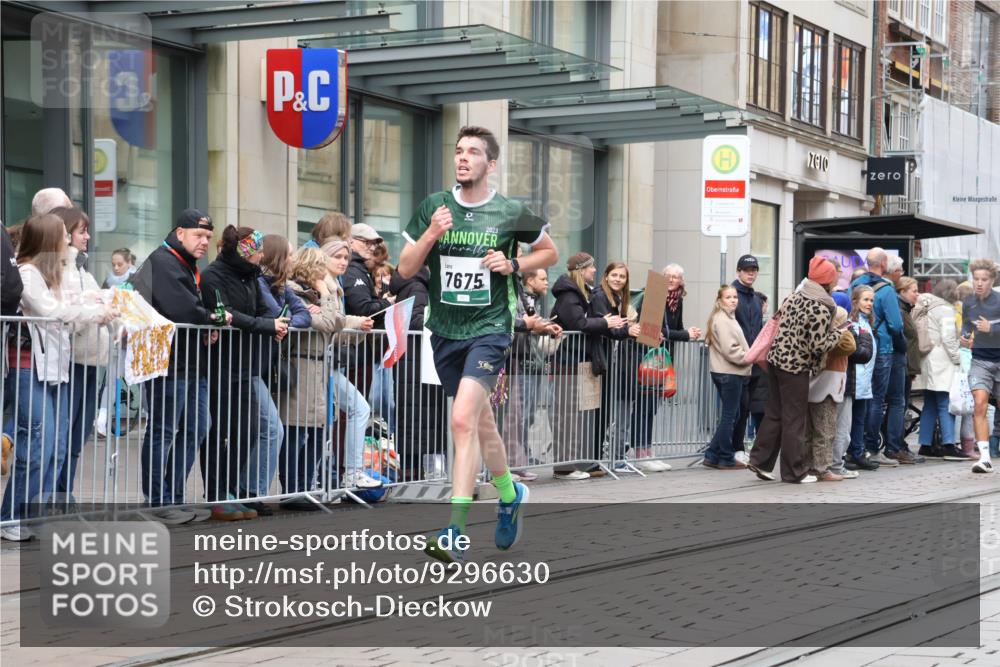 05.10.2025 - 20. swb-Marathon Bremen Strokosch-Dieckow http://msf.ph/oto/9296630 05.10.2025 13:02:55 Ziel 45, 2036, 2141, 2939, 4629, 5831, 7526, 7675, 45, 2036, 2141, 2939, 4629, 5831, 7526, 7675 meine-sportfotos.de