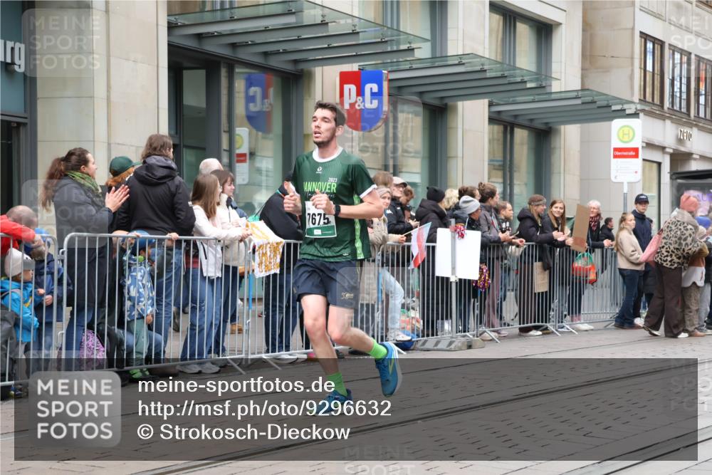 05.10.2025 - 20. swb-Marathon Bremen Strokosch-Dieckow http://msf.ph/oto/9296632 05.10.2025 13:02:55 Ziel 45, 2036, 2141, 2939, 4629, 5831, 7526, 7675, 45, 2036, 2141, 2939, 4629, 5831, 7526, 7675 meine-sportfotos.de