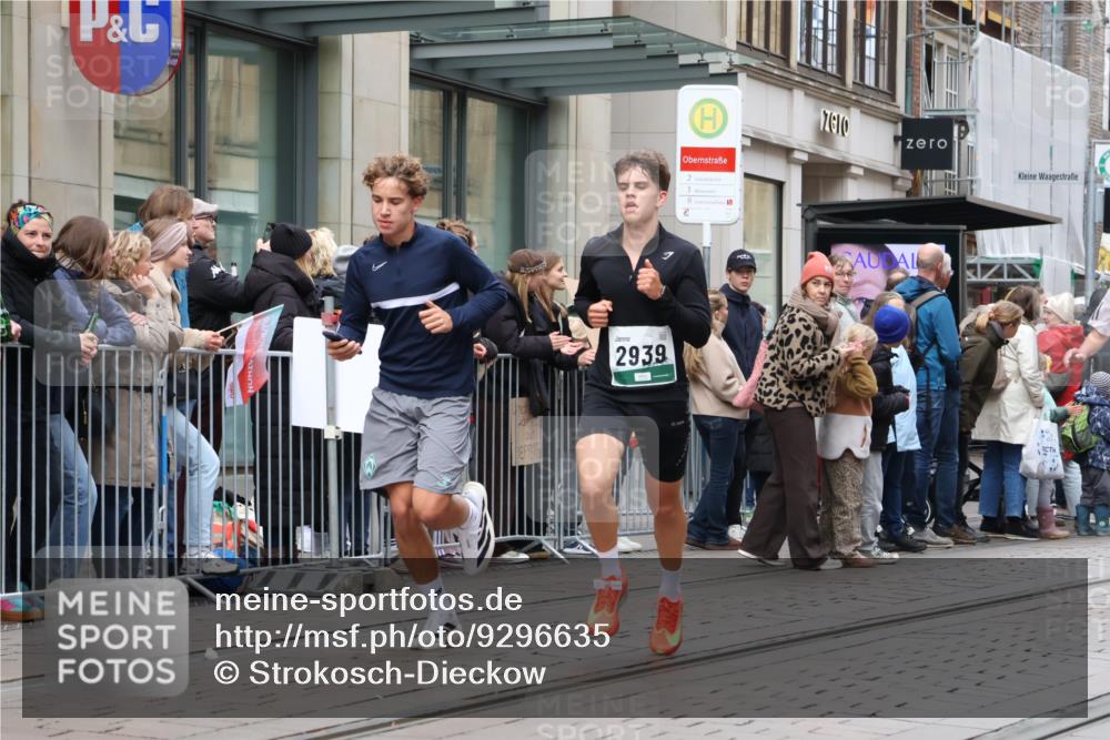 05.10.2025 - 20. swb-Marathon Bremen Strokosch-Dieckow http://msf.ph/oto/9296635 05.10.2025 13:02:57 Ziel 45, 635, 2036, 2141, 2939, 4629, 5831, 7526, 7675, 45, 635, 2036, 2141, 2939, 4629, 5831, 7526, 7675 meine-sportfotos.de