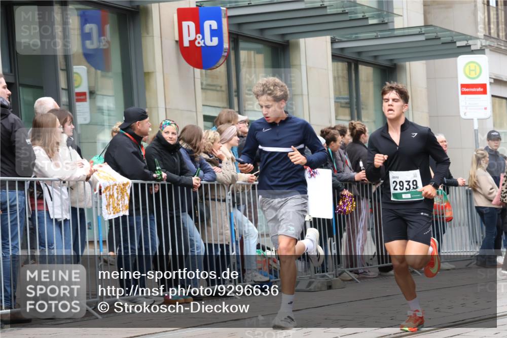 05.10.2025 - 20. swb-Marathon Bremen Strokosch-Dieckow http://msf.ph/oto/9296636 05.10.2025 13:02:57 Ziel 45, 635, 2036, 2141, 2939, 4629, 5831, 7526, 7675, 45, 635, 2036, 2141, 2939, 4629, 5831, 7526, 7675 meine-sportfotos.de